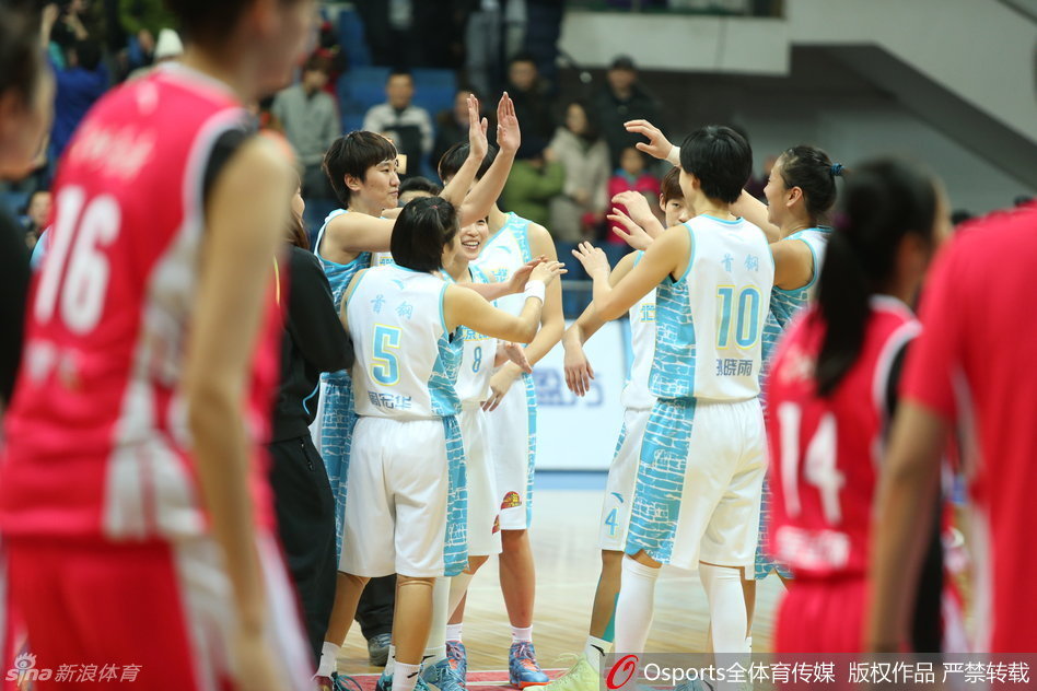 誰都能捅一刀??曼聯(lián)助狼隊結(jié)束43天球荒，本賽季僅1次零封對手