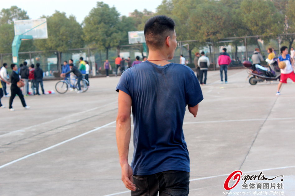 化身石佛和上將！媒體稱贊：圖中是本賽季的莫布利和阿倫