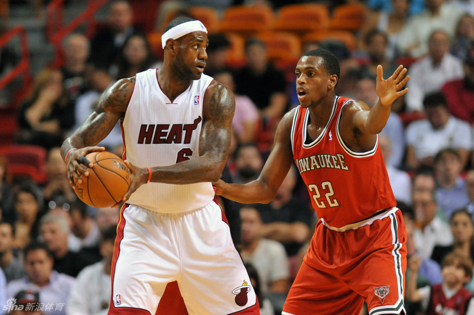 也還能看！雄鹿其他四位首發(fā)得分均上雙 合計拿到55分