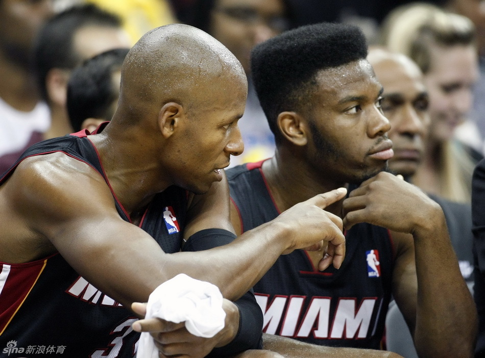 瘋狂贏分！字母哥半場10投8中得18分5板1助2斷 正負值為+15