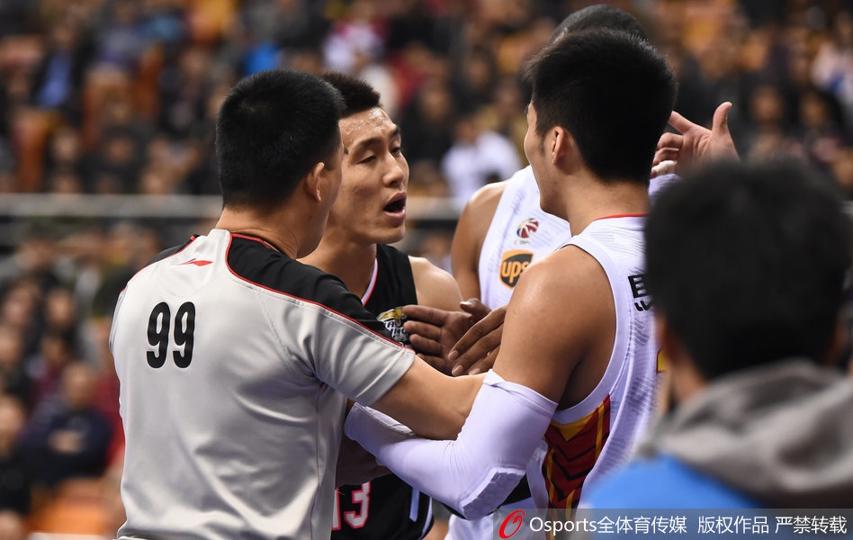 滿面春風(fēng)！奧爾莫外出就餐被采訪：一切都好，一切都很好??