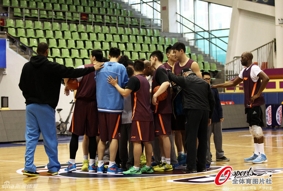 此前與巴薩轉(zhuǎn)會鬧劇，尼科被換下時遭巴薩球迷狂噓