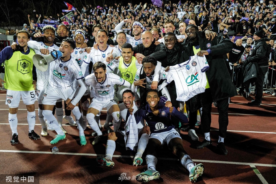 直播吧1月8日訊 NBA常規(guī)賽，籃網(wǎng)首節(jié)以23-21領先魔術。首節(jié)比賽，小邁克爾·波特出戰(zhàn)8分48秒，投籃9中5，三分5中2，得到12分1籃板1助攻1搶斷。