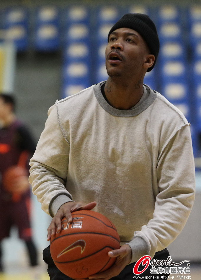 索爾斯克亞現(xiàn)場觀看伊普斯維奇比賽，支持曼聯(lián)前同事麥肯納