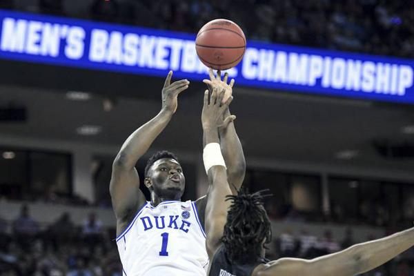 [流言板]班凱羅全場8投5中，得到20分8籃板6助攻1封蓋