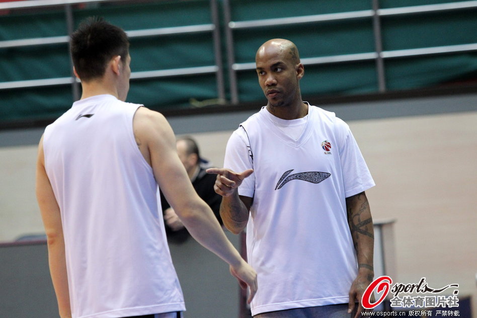 自己來吧！字母哥暴扣&反擊一條龍穿透勇士防線上籃得分