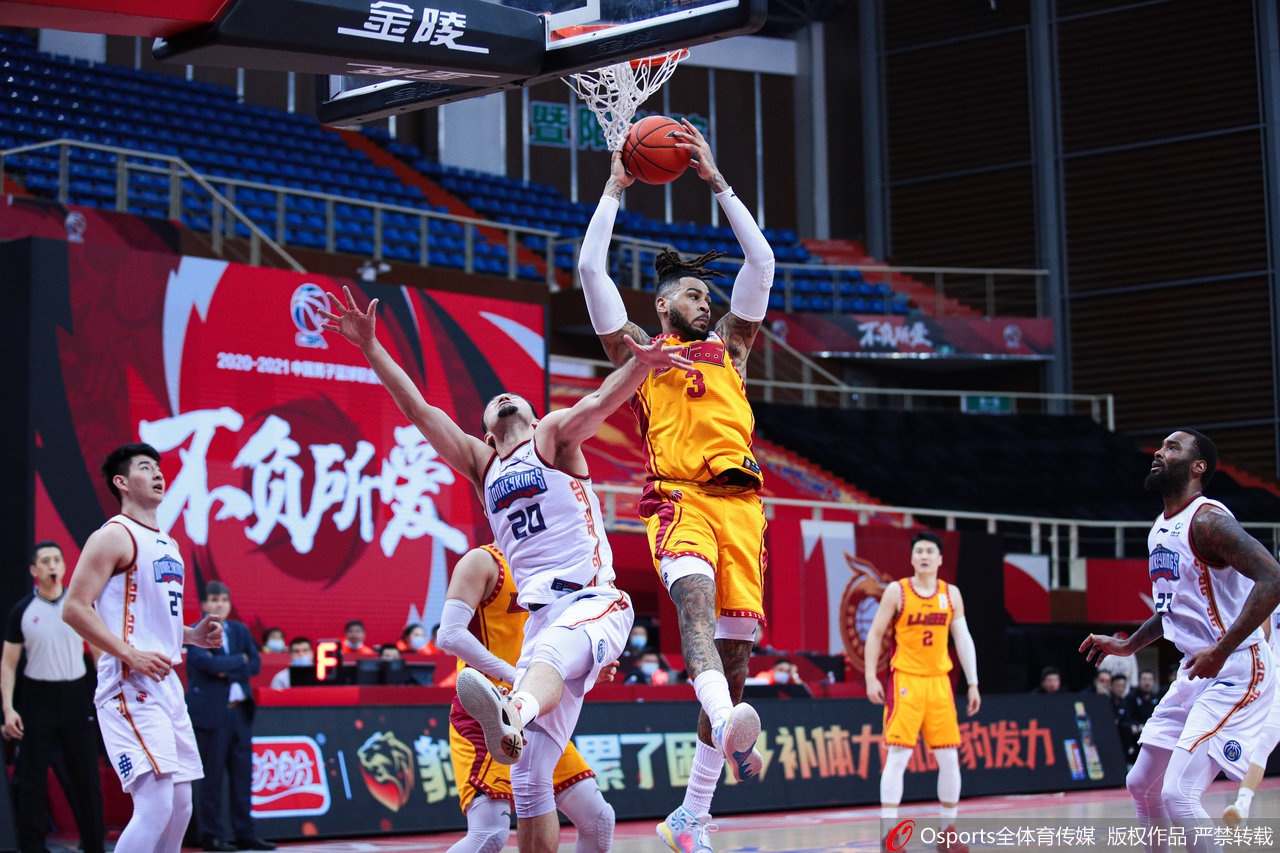 德天空：漢堡正在關注南安普頓中場唐斯，球員有意冬窗離隊