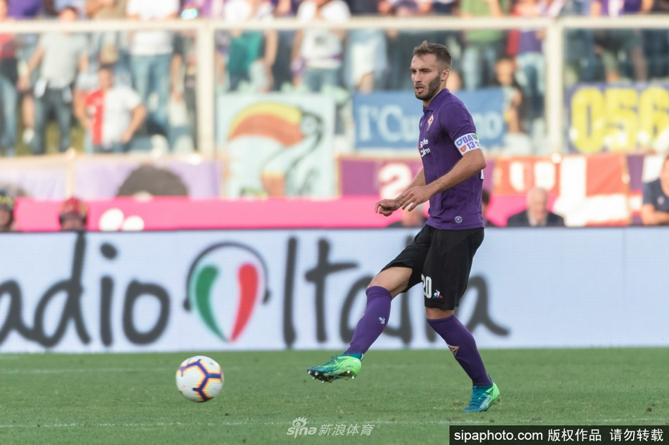 申京被包夾后出現(xiàn)失誤，隨后格林也連續(xù)出現(xiàn)兩次失誤