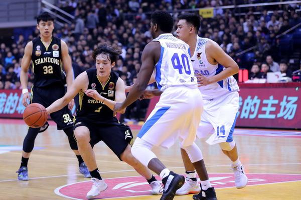 馬卡報：備戰(zhàn)曼城，雷耶斯的兒子被調(diào)入皇馬一隊參加訓(xùn)練