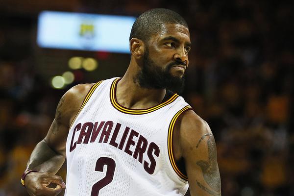 [流言板]首節(jié)發(fā)揮！西蒙斯全場出戰(zhàn)22分鐘，7中5得到10分4籃板7助攻