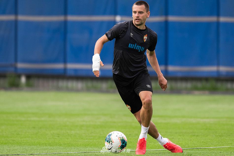 拉瑞安已為《神界》的伙伴角色完成劇本編寫和配音工作