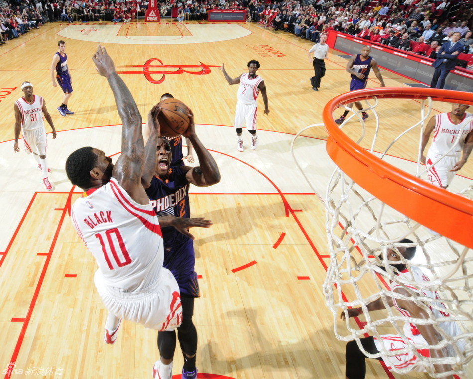 德天空：拜仁二隊中場費爾南德斯已經(jīng)恢復(fù)，目前回歸球隊訓(xùn)練