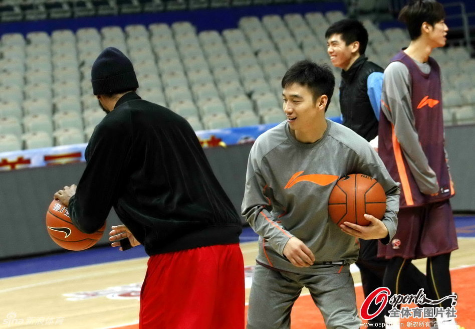 曼聯(lián)vs狼隊首發(fā)：姆伯莫、B費、芒特先發(fā)，海文出戰(zhàn)