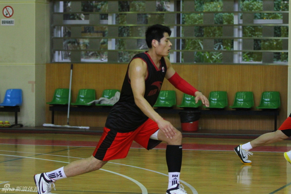 此前缺席了近4場比賽！今日森林狼對陣雄鹿 老將康利復出