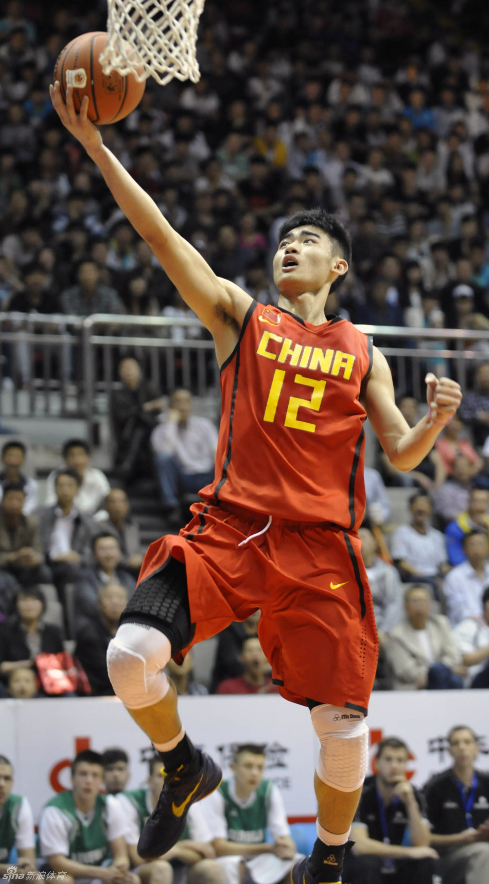 NBA官方：蒙克在對陣灰熊的比賽中假摔 罰款2000刀！