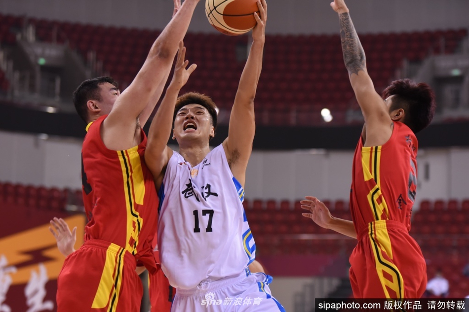 [流言板]要不別穿了？本賽季湖人身穿城市版球衣時，戰(zhàn)績?yōu)?勝7負