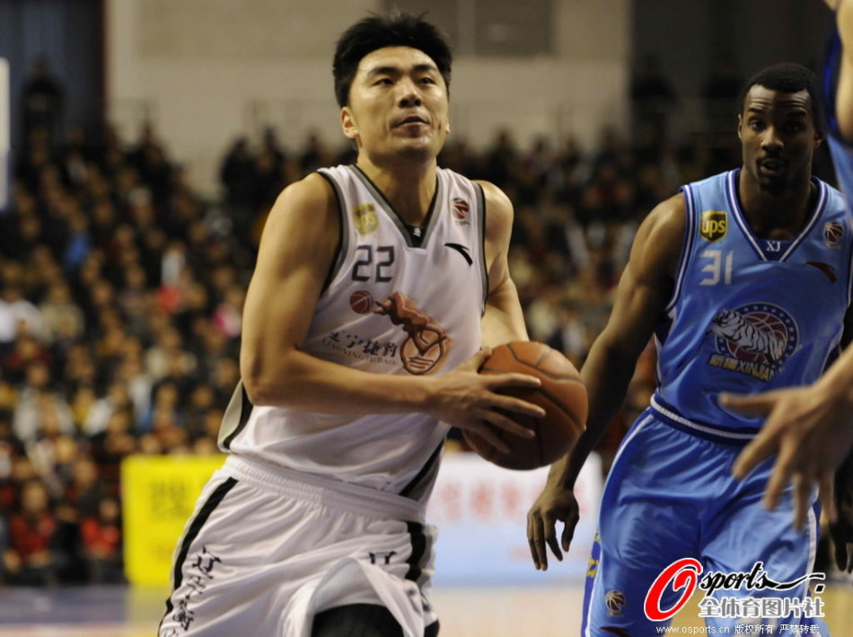 魅力四射！性感名媛Anastasia觀戰(zhàn)湖人 布朗尼&格里芬是其粉絲