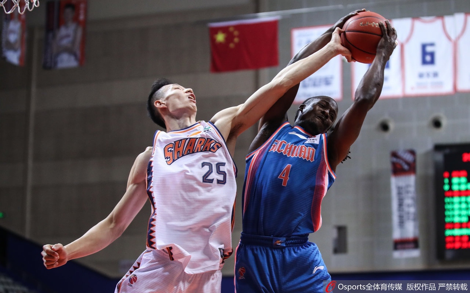 ??那不勒斯奪隊史第3座意超杯冠軍，時隔10年再度奪冠就是這一刻                                                                2025-