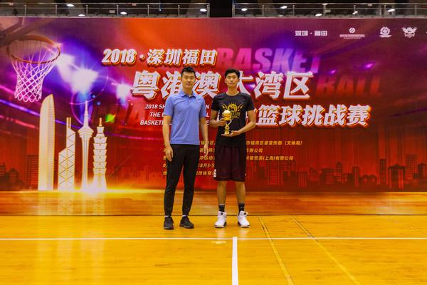 雄鹿傷病報告：阿德托昆博、利拉德、米德爾頓大概率出戰(zhàn)