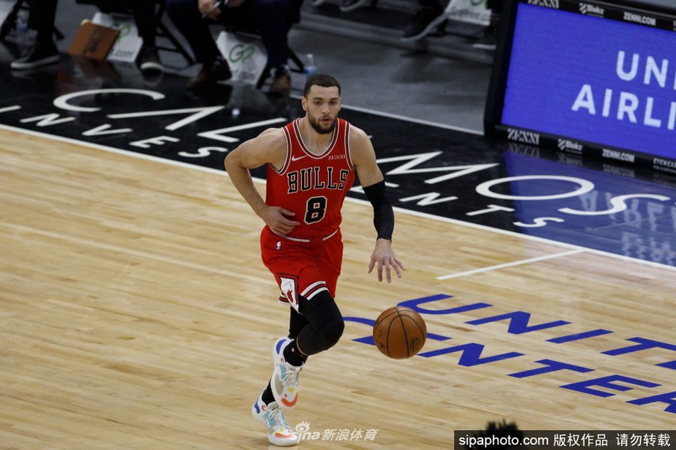 每體：巴薩今日完成本周最后一次訓練，弗里克因私事缺席