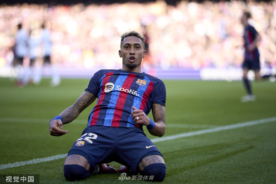 姆巴佩曬領取月最佳獎杯照片：非常感謝大家，對陣阿拉維斯加油！