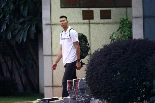 多支球隊發(fā)聲！世體：西甲準(zhǔn)備上訴，試圖取消奧爾莫臨時注冊??