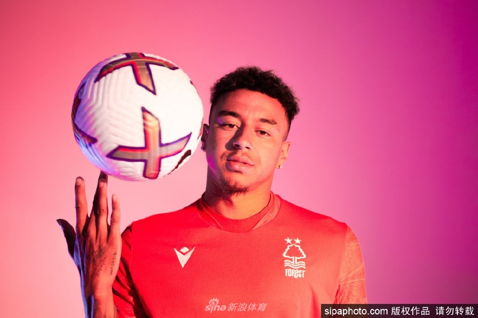 阿森納社媒曬哈弗茨健身房內(nèi)康復訓練照片：一步一步