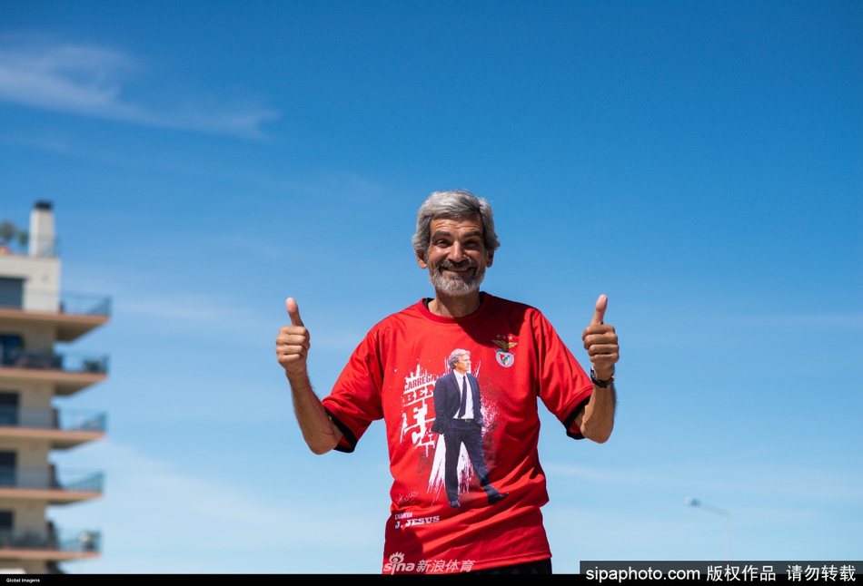 1962年的今天張伯倫砍下73分36籃板，打出當時的歷史最高分