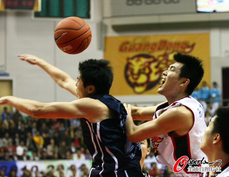 小里弗斯：泰倫·盧總把責(zé)任推給別人 他離開詹姆斯后一事無成！