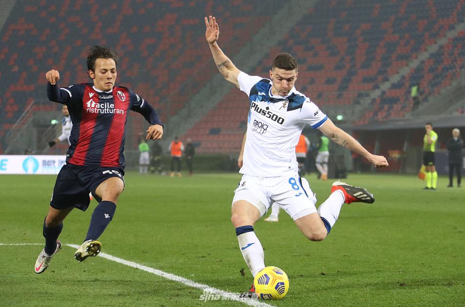 危險！卡佩拉被切球后打到杜蘭特面部，杜蘭特掩面非常痛苦