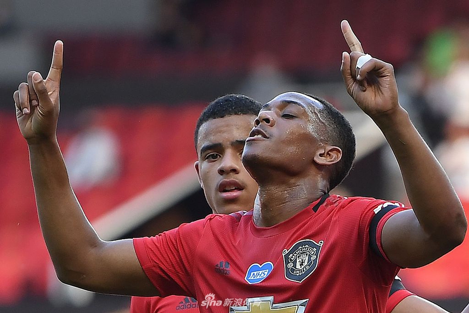 記者：逐漸在泰山站穩(wěn)腳跟的彭嘯，下賽季或沖擊中超最佳青年球員