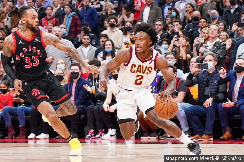 弗蘭克被拍到用帶阿森納logo杯子喝水 賽后回應：不是故意的