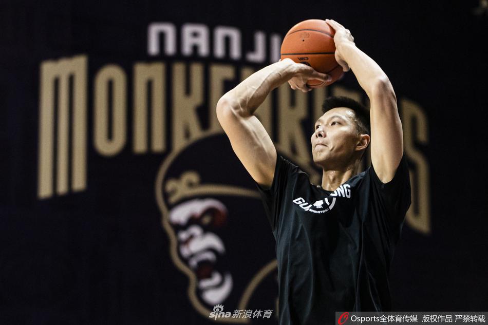 此前被湖人裁掉！黃蜂官宣簽下NCAA得分王埃里克