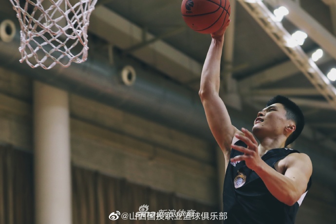 此前被湖人裁掉！黃蜂官宣簽下NCAA得分王埃里克