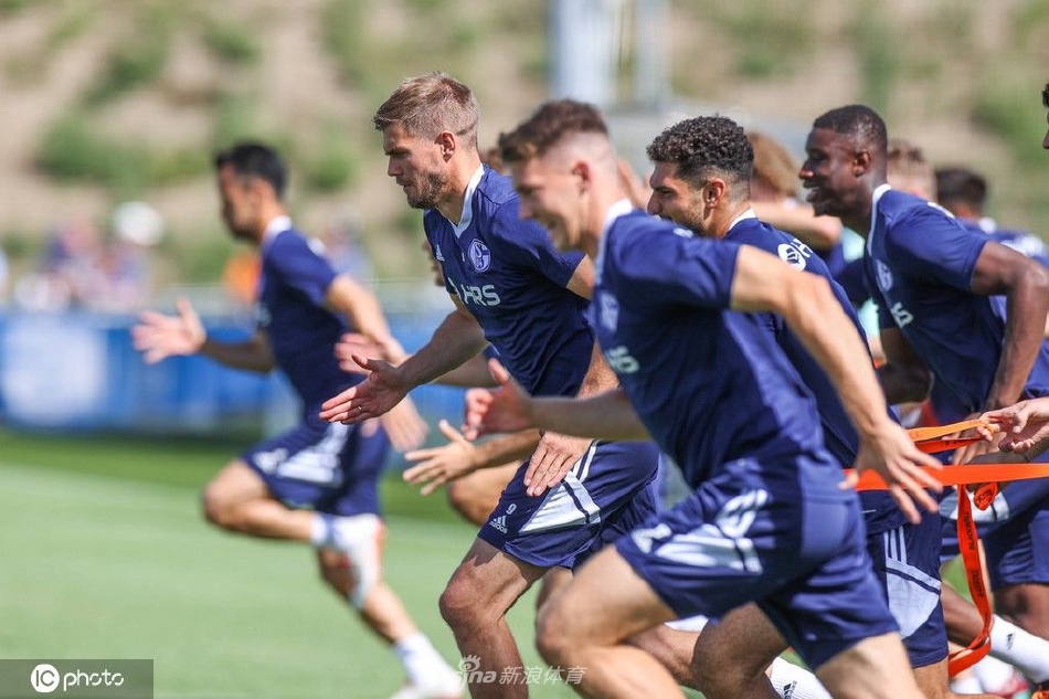 賽季至今鮑威爾場均得分比上賽季高9.8分，聯(lián)盟第一