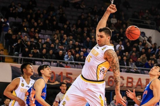 特巴斯：現(xiàn)在是皇馬在和所有人對抗，他們構建出的敘事邏輯是錯的