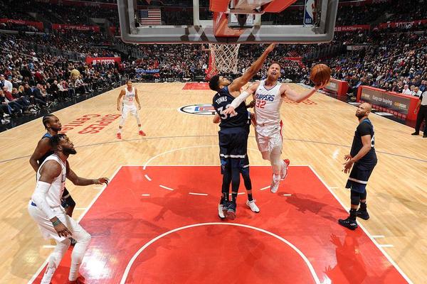 持續(xù)發(fā)力！特雷·楊超遠三分再中 老鷹第三節(jié)單節(jié)轟下42分