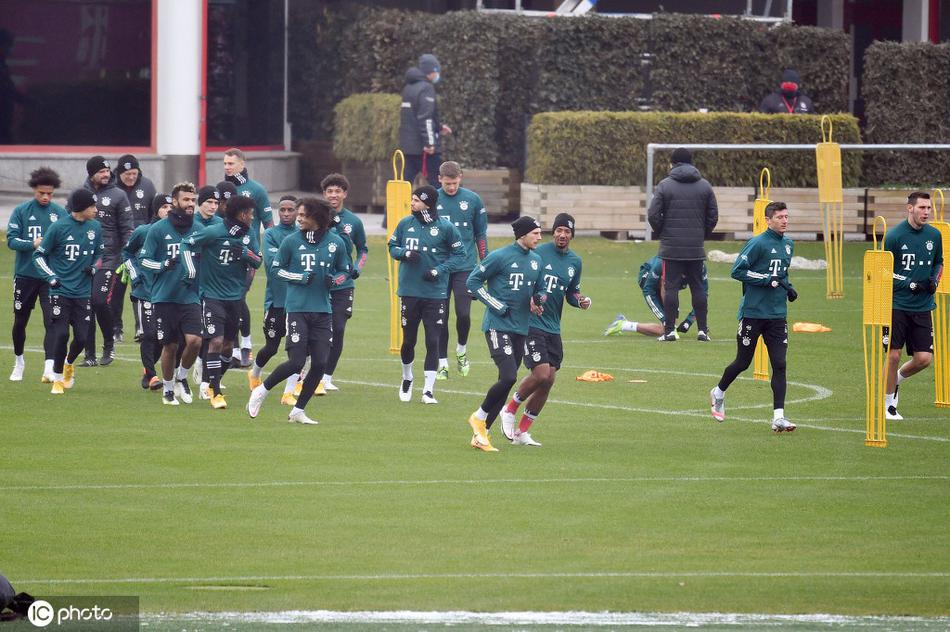 鮑威爾半場13分&引領攻擊波暴揍！熱火自媒體曬交易圖：謝謝快船