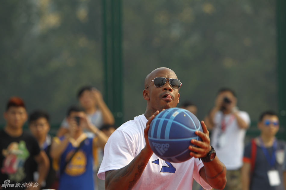 杰倫·約翰遜40+10+5本季聯(lián)盟唯二前鋒&比肩字母哥 后者兩次做到