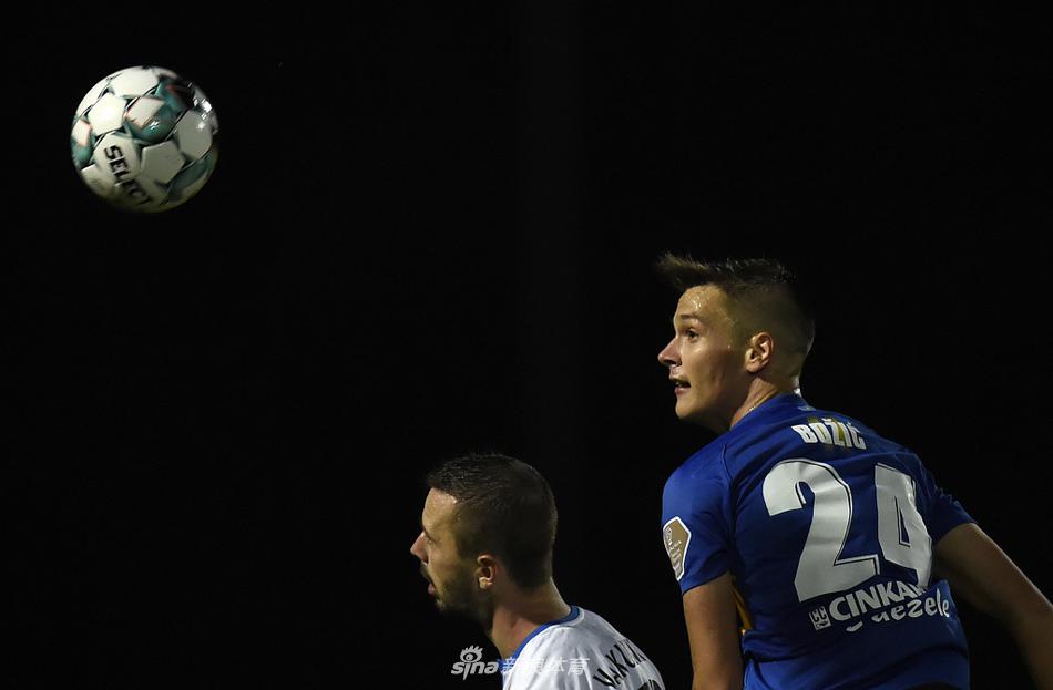 直播吧1月8日訊 NBA常規(guī)賽，籃網(wǎng)首節(jié)以23-21領先魔術。首節(jié)比賽，小邁克爾·波特出戰(zhàn)8分48秒，投籃9中5，三分5中2，得到12分1籃板1助攻1搶斷。