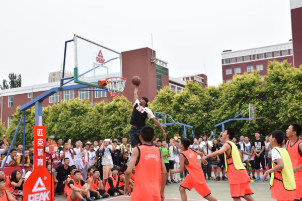 [流言板]要不別穿了？本賽季湖人身穿城市版球衣時，戰(zhàn)績?yōu)?勝7負