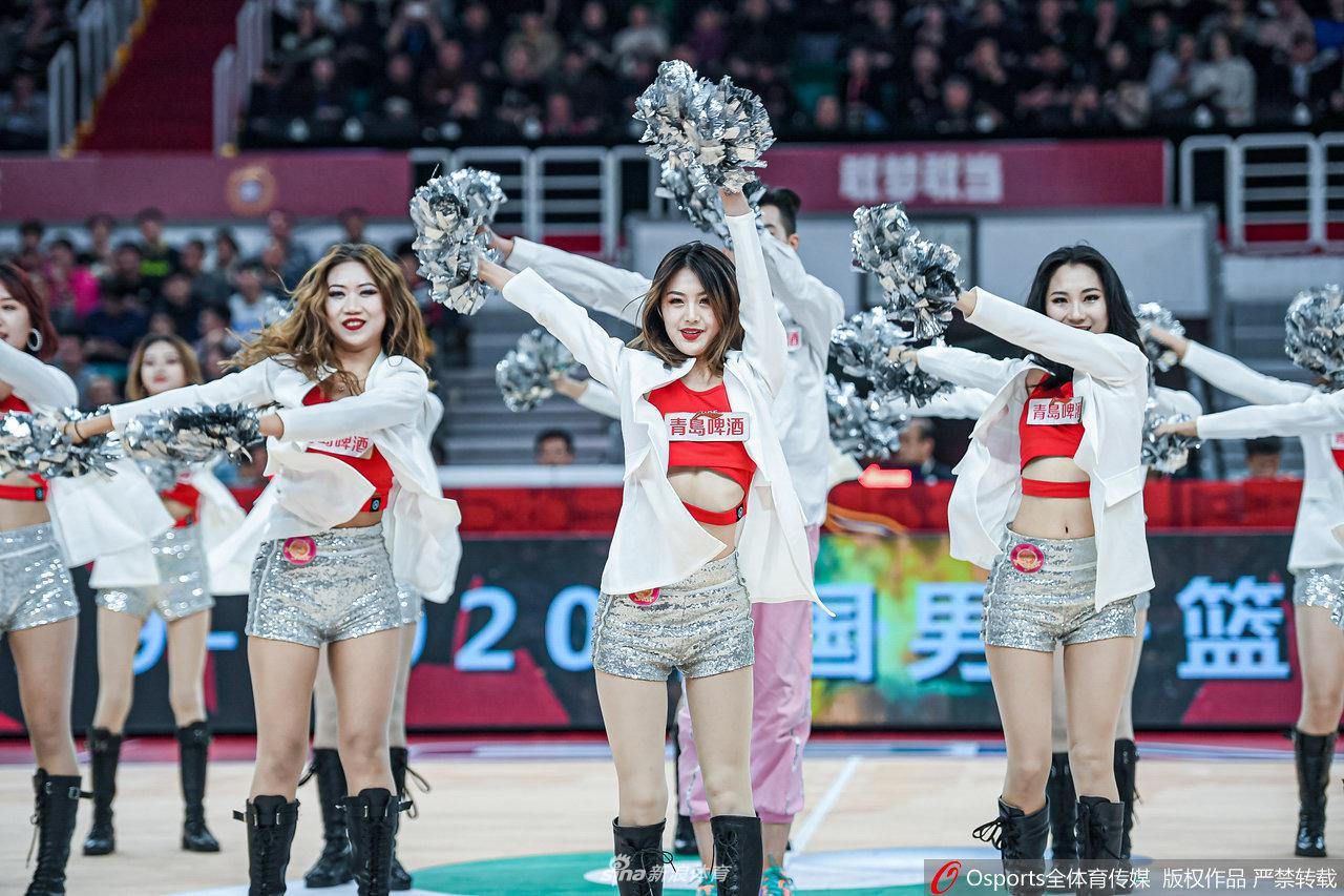 表現(xiàn)全面！字母哥半場9中6拿到13分4板3助1斷 正負值+11