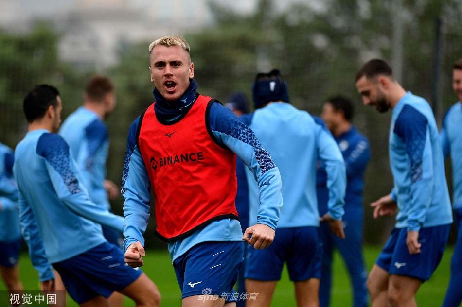 我可不只會投三分！克尼佩爾迎面帽掉馬穆 隨后滿臉震驚頗為喜感