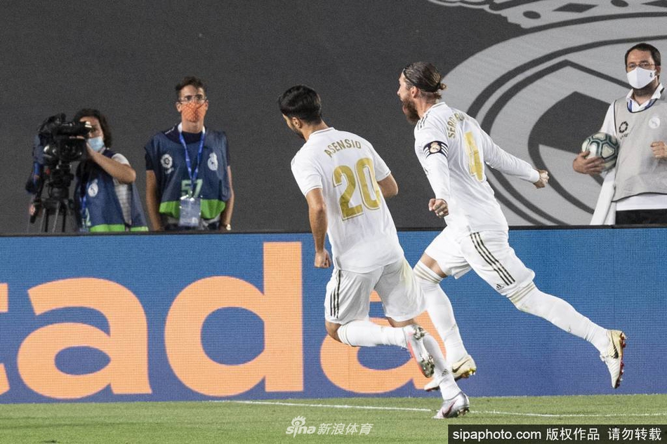 發(fā)揮出色！比爾全場16投11中，砍下25分7籃板2助攻3搶斷