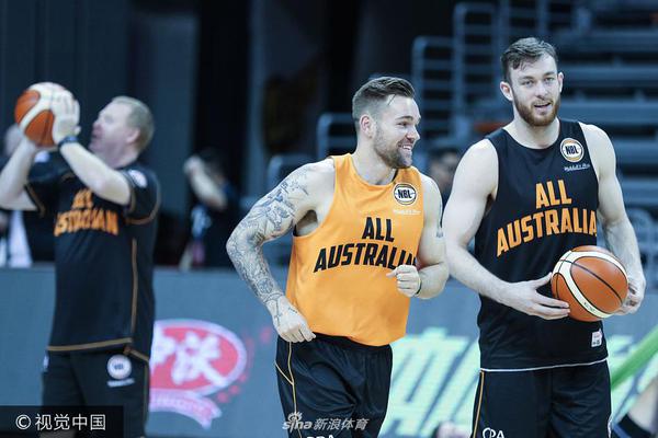 直播吧1月8日訊 NBA常規(guī)賽，黃蜂主場96-97遭猛龍絕殺。本場比賽，黃蜂新秀克尼佩爾手感不再且末節(jié)防守端多次被針對，他出戰(zhàn)32分50秒，17投4中三分11中3），得到11分8籃板3助攻1蓋帽，正負