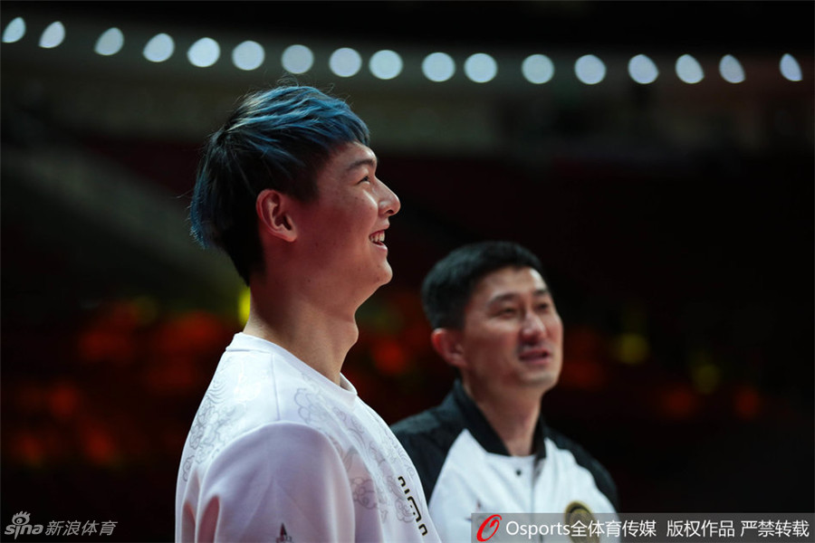 打笑了！克萊手起刀落三分命中，三分9中6已得25分