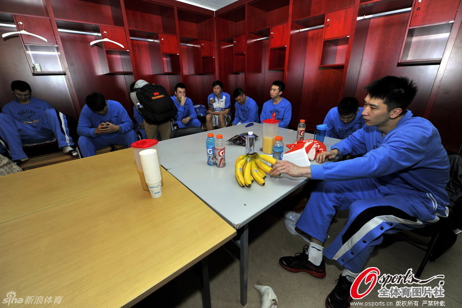 愛德華茲連續(xù)5場30+！場均37.2分 命中率56.1%三分命中率49%！