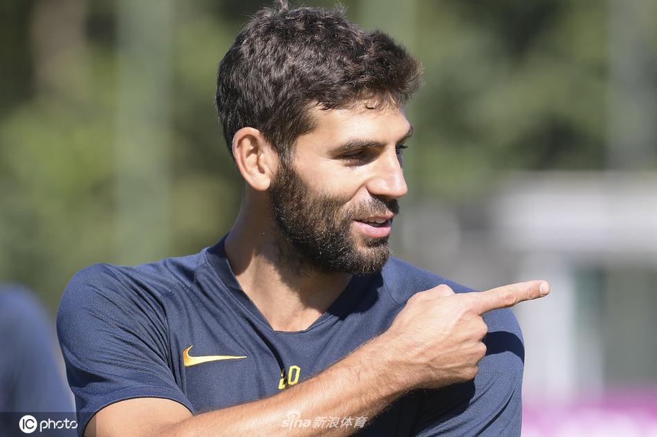 直播吧10月09日訊 據(jù)名記Shams報道，消息人士透露，騎士有意簽下自由球員馬利克-比斯利。據(jù)報道，雖然加蘭能在賽季初期回歸，但斯特魯斯會因傷缺席一段時間，騎士希望簽下比斯利來填補空缺。但據(jù)了解，比