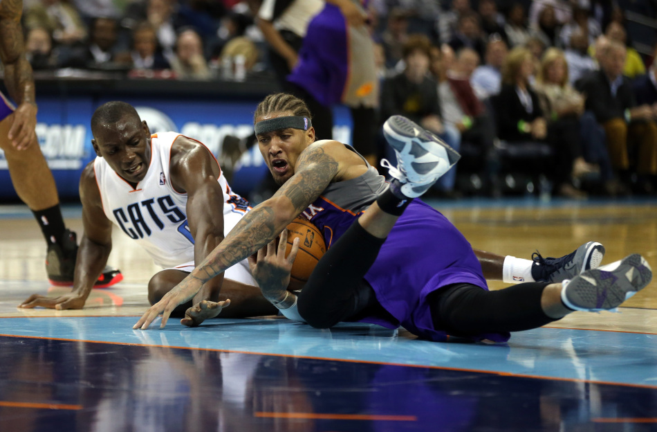 有點突然！麥克丹尼爾斯下場返回更衣室 后因左臀酸痛退出比賽