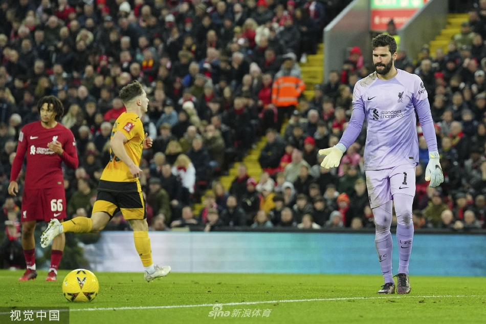 拉莫斯現(xiàn)身伯納烏并祝賀姆巴佩：我早就說過你是No.1